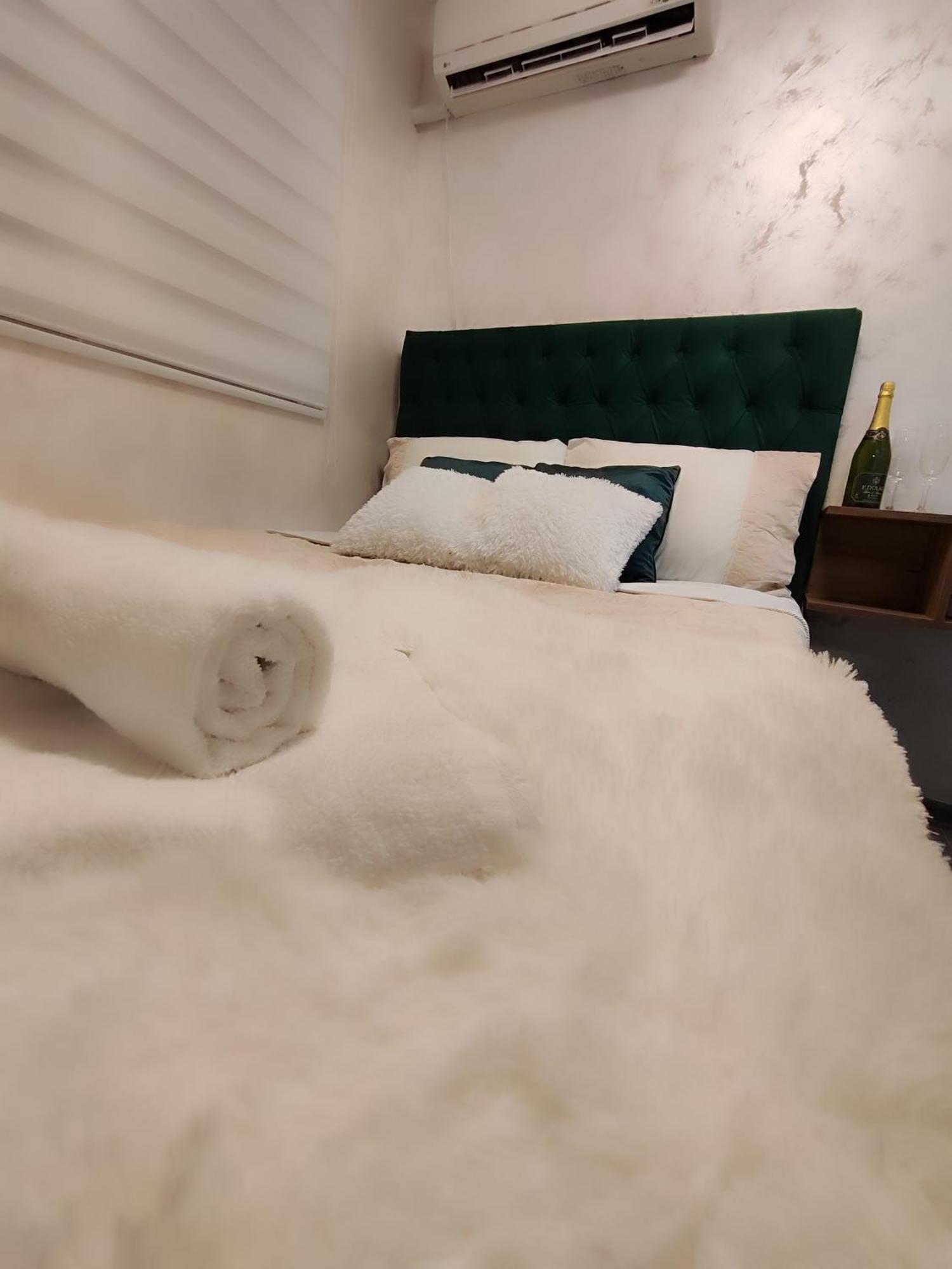 Studio Apartman Free Parking Rubikon Belgrado Exterior foto